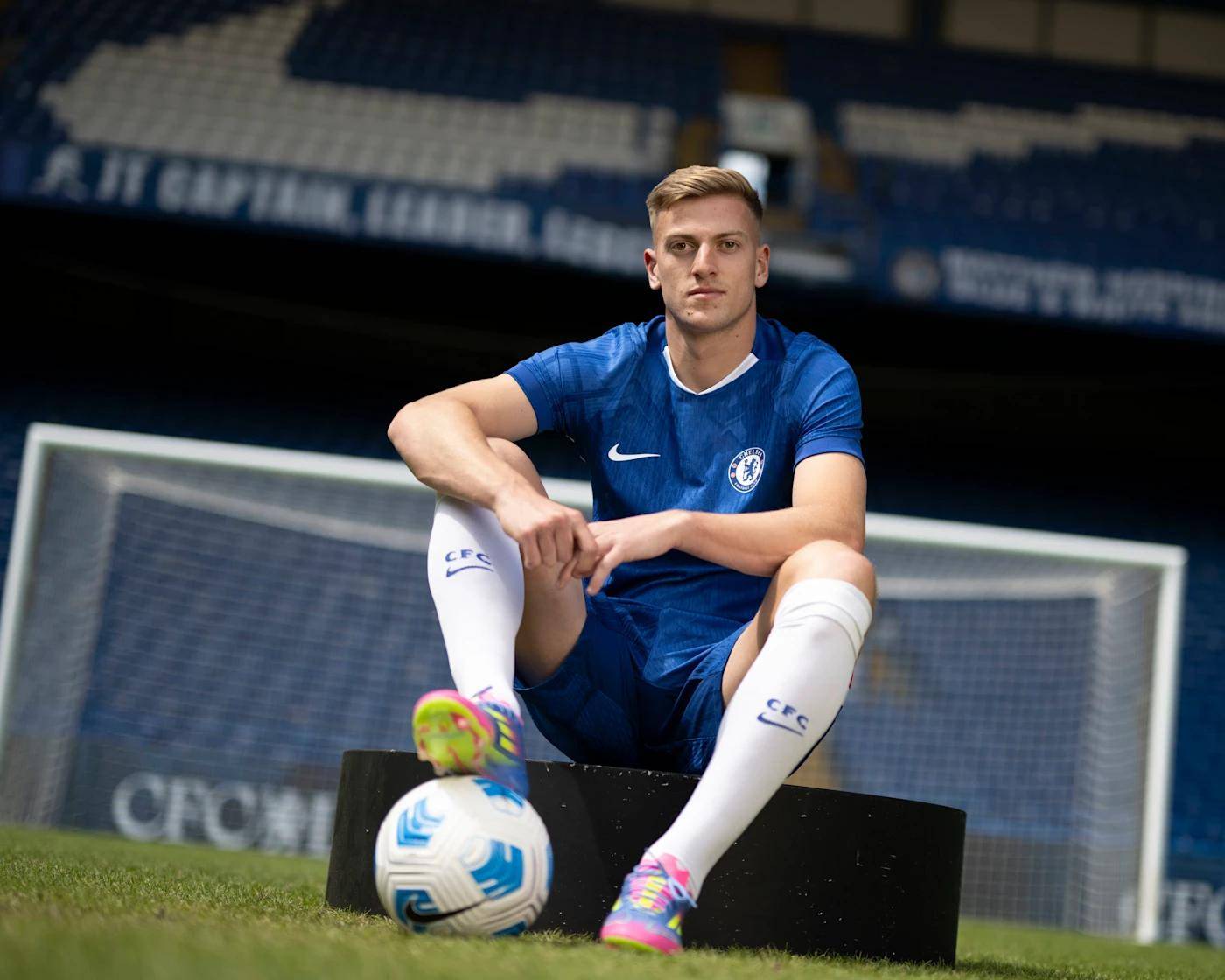 关于清晨波尔图官宣签约——英超节点到来；更衣室稳定；资深球员宣示担当的信息